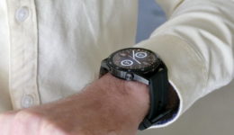 huawei-watch-gt-3-on-wrist-side